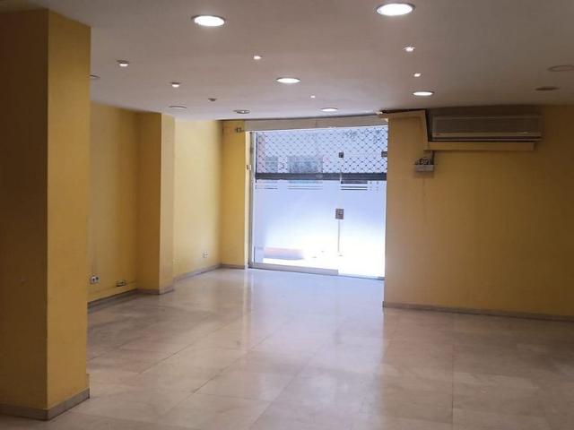 Local comercial en alquiler en calle De Provença, Barcelona, de 180 m² por 1.200