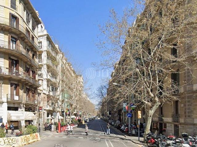 Local comercial en alquiler en calle De Provença, Barcelona, de 480 m² por 18.000