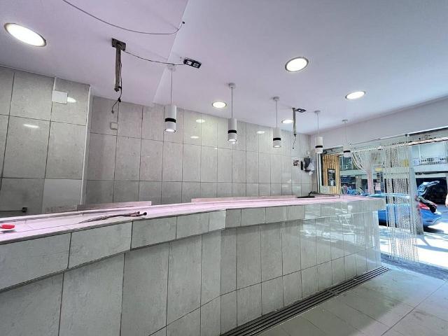 Local comercial en alquiler en calle De Rocafort, Barcelona, de 130 m² por 1.250