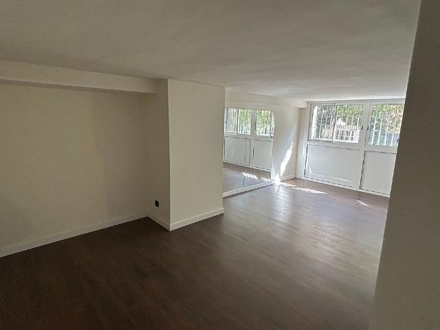 Local comercial en alquiler en calle De Rocafort, Barcelona, de 250 m² 8 habitaciones por 600