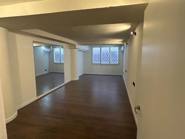 Local comercial en alquiler en calle De Rocafort, Barcelona, de 250 m² 8 habitaciones por 650