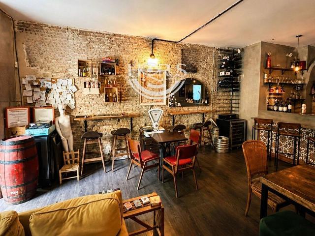 Local comercial en alquiler en calle De Rocafort, Barcelona, de 65 m² por 870