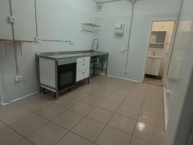 Local comercial en alquiler en calle De Tolrà, Barcelona, de 26 m² 2 habitaciones por 580