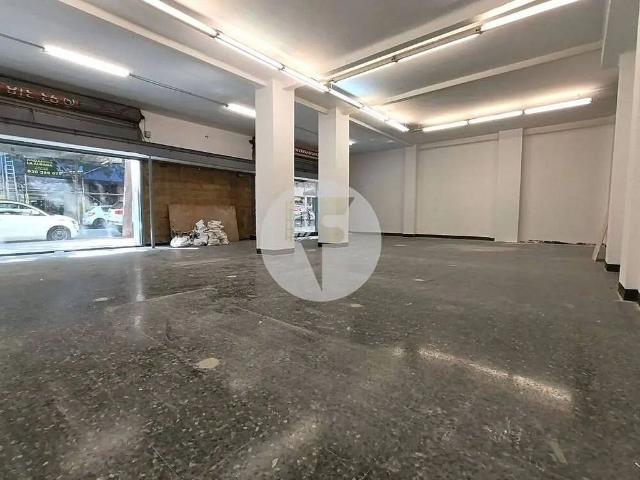 Local comercial en alquiler en calle De Tamarit, Barcelona, de 302 m² por 3.900