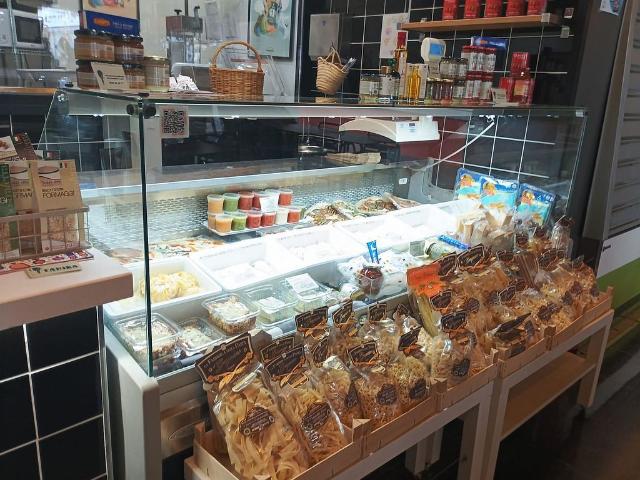 Local comercial en alquiler en calle De Teodor Llorente, Cornellà de Llobregat, de 22 m² 1 habitación por 335