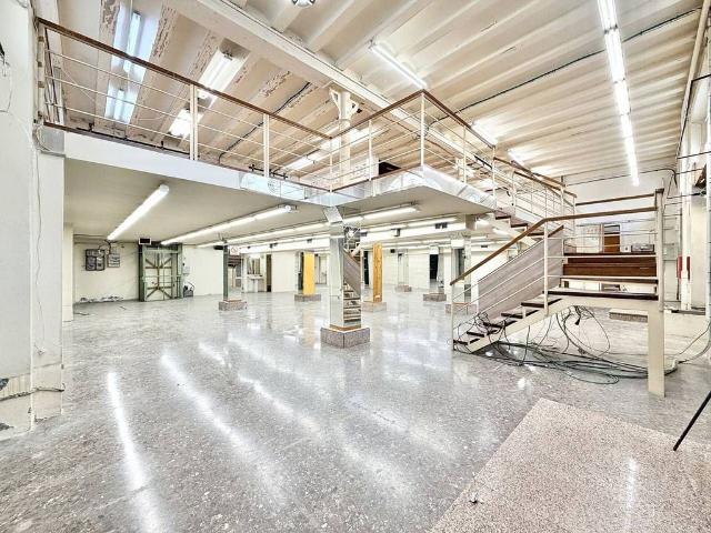 Local comercial en alquiler en calle De Trafalgar, Barcelona, de 554 m² por 4.500