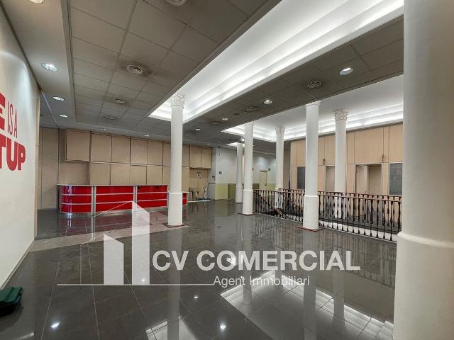 Local comercial en alquiler en calle De Trafalgar, Barcelona, de 1.800 m² 7 habitaciones por 25.000