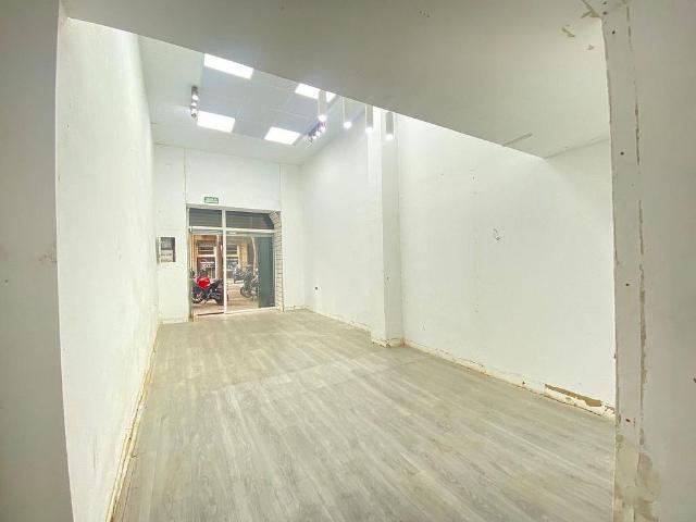 Local comercial en alquiler en calle De València, Barcelona, de 103 m² por 1.000