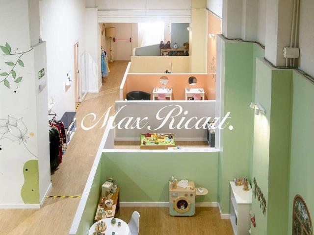Local comercial en alquiler en calle De València, Barcelona, de 280 m² por 2.400