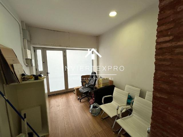 Local comercial en alquiler en calle De València, Barcelona, de 45 m² 3 habitaciones por 800