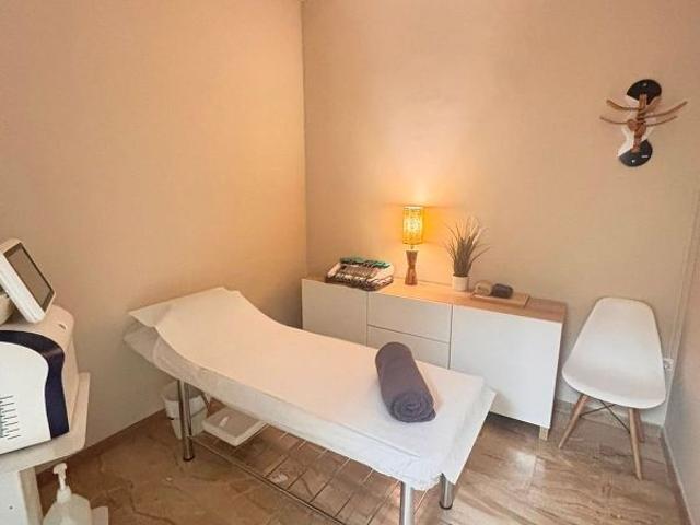 Local comercial en alquiler en calle De València, Barcelona, de 82 m² 7 habitaciones por 1.223