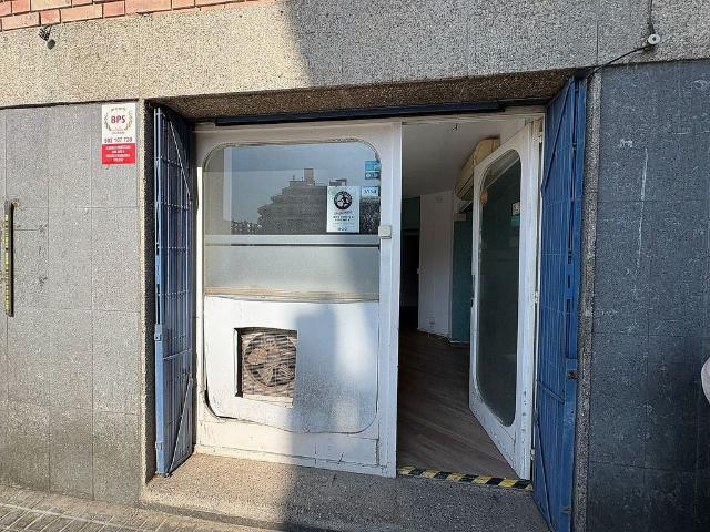 Local comercial en alquiler en calle De Vallseca, Barcelona, de 55 m² 2 habitaciones por 800