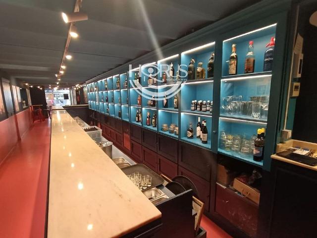 Local comercial en alquiler en calle De Viladomat, Barcelona, de 150 m² por 2.000