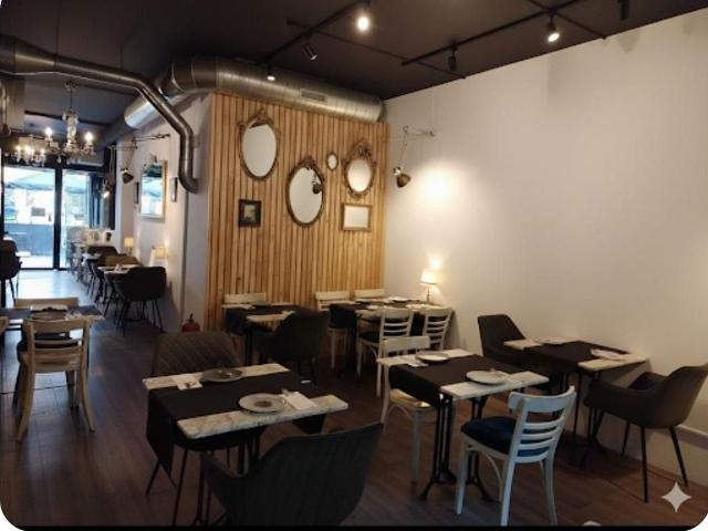 Local comercial en alquiler en calle De Viladomat, Barcelona, de 190 m² 4 habitaciones por 3.500