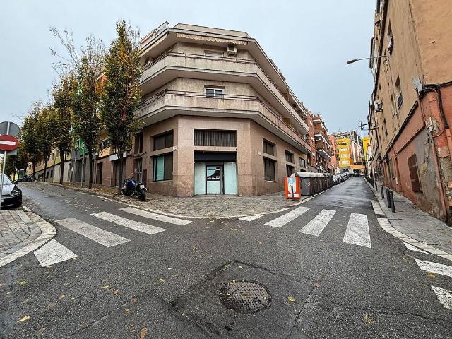 Local comercial en alquiler en calle Del Mas Marí, Santa Coloma de Gramanet, de 314 m² 2 habitaciones por 1.280