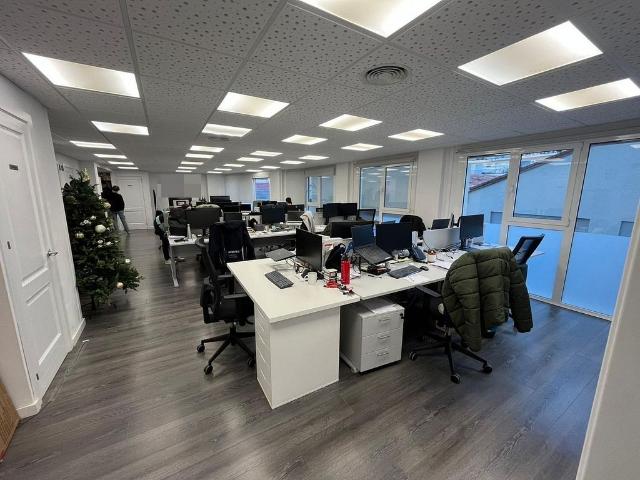 Local comercial en alquiler en calle Del Bisbe Morgades, Vic, de 200 m² 4 habitaciones por 775