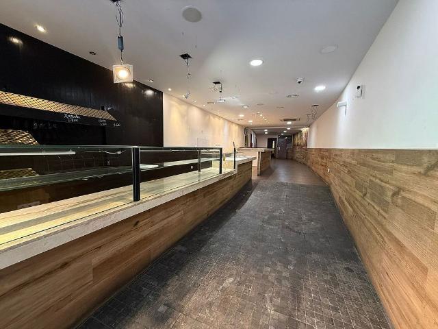 Local comercial en alquiler en calle Del Carme, Lleida, de 300 m² 3 habitaciones por 3.100