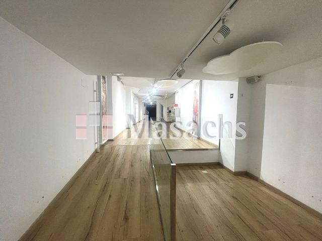 Local comercial en alquiler en Terrassa, de 97 m² por 2.400