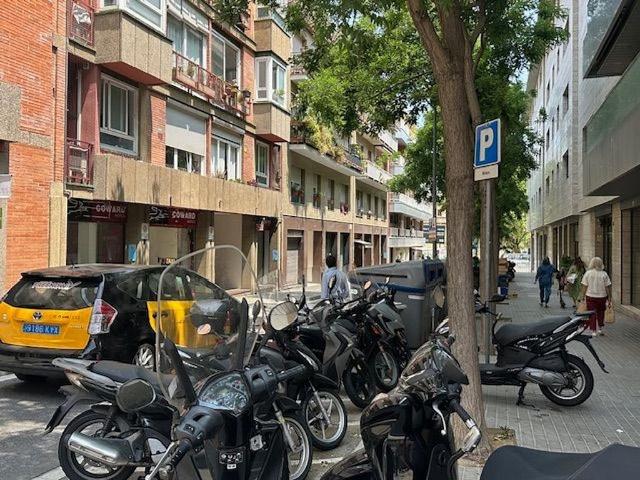 Local comercial en alquiler en calle Del Cardenal Vives i Tutó, Barcelona, de 450 m² 2 habitaciones por 2.450