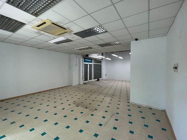 Local comercial en alquiler en calle Del Cinca, Barcelona, de 110 m² 1 habitación por 1.350