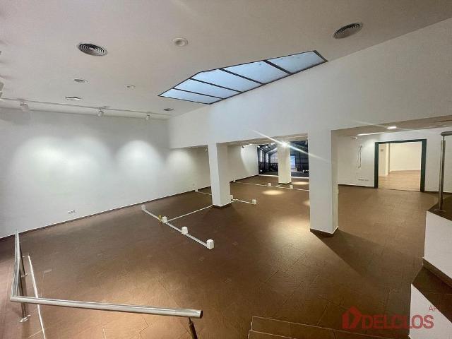 Local comercial en alquiler en calle Del Consell de Cent, Barcelona, de 370 m² 4 habitaciones por 7.000