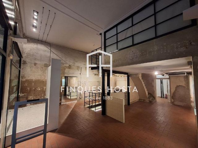Local comercial en alquiler en calle Del Duc, Barcelona, de 253 m² por 6.342
