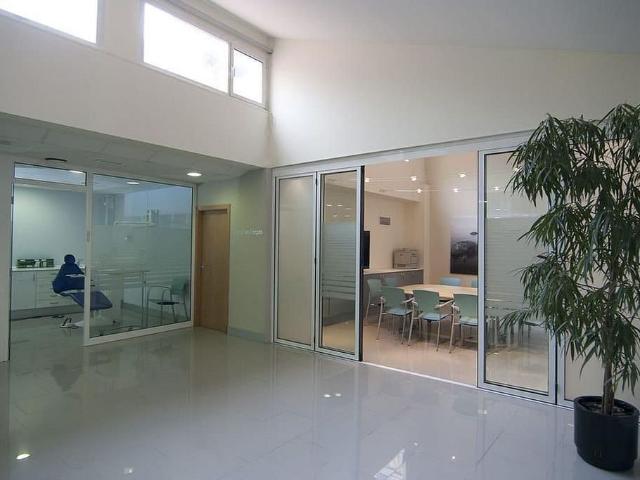Local comercial en alquiler en calle Del Duero, Barcelona, de 341 m² 14 habitaciones por 6.000