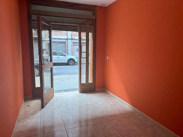 Local comercial en alquiler en calle Del Doctor Candi Bayés, Vic, de 70 m² 2 habitaciones por 500