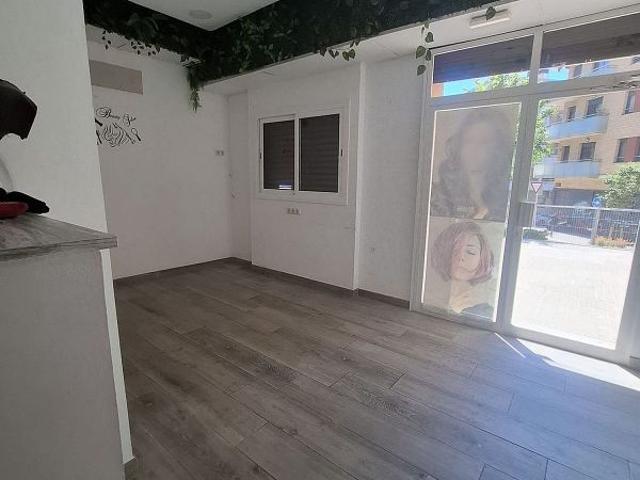 Local comercial en alquiler en calle Del Doctor Robert, Badalona, de 39 m² 2 habitaciones por 600