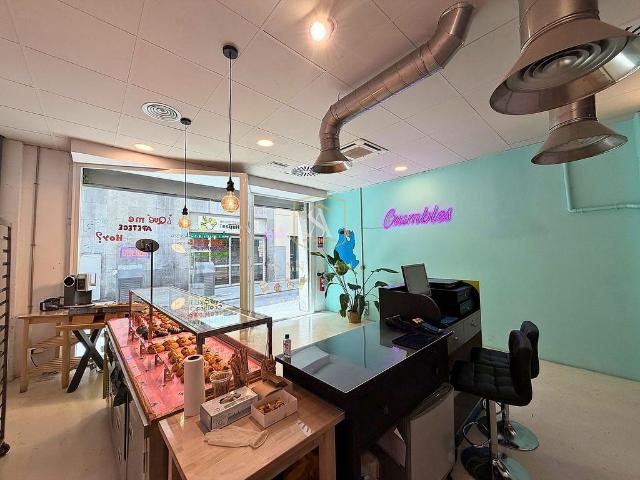 Local comercial en alquiler en calle Del Fonollar, Barcelona, de 124 m² 3 habitaciones por 1.100
