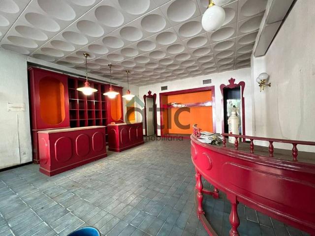 Local comercial en alquiler en calle Del Ginjoler, Manresa, de 122 m² por 690