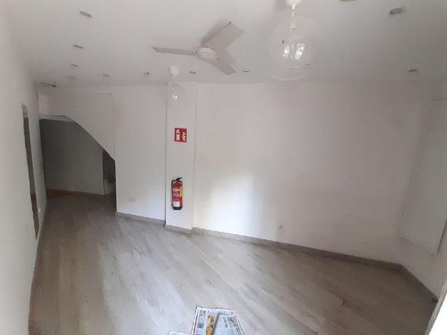 Local comercial en alquiler en calle Del Parlament, Barcelona, de 15 m² 2 habitaciones por 575