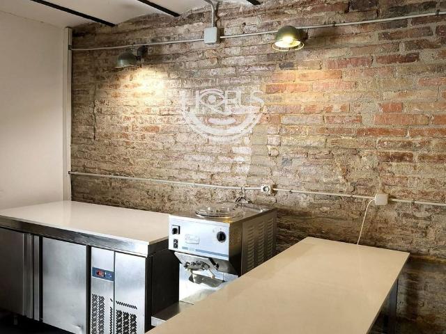 Local comercial en alquiler en calle Del Parlament, Barcelona, de 90 m² 2 habitaciones por 1.400