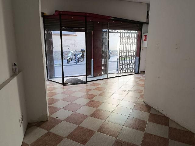 Local comercial en alquiler en calle Del Pou, Barcelona, de 32 m² 2 habitaciones por 475