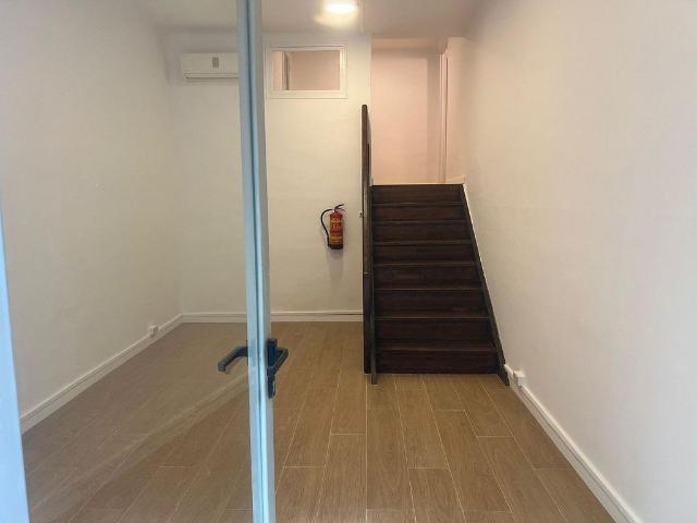Local comercial en alquiler en calle Del Rosselló, Barcelona, de 47 m² por 800
