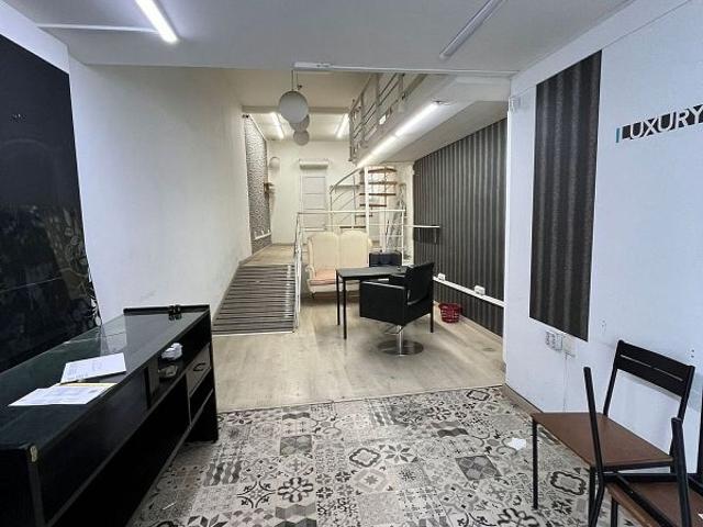 Local comercial en alquiler en calle Del Tajo, Barcelona, de 80 m² 4 habitaciones por 850