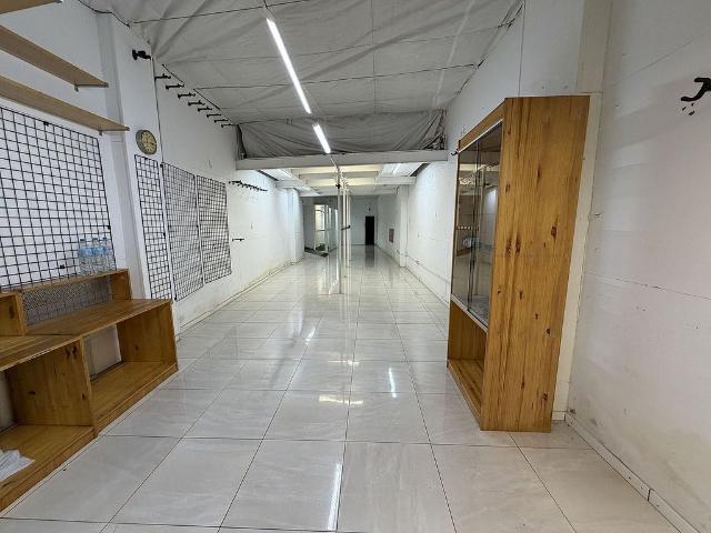 Local comercial en alquiler en calle Dels Tallers, Barcelona, de 237 m² por 3.200