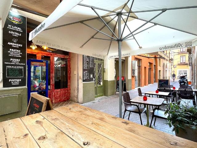 Local comercial en alquiler en calle Dels Tints, Figueres, de 163 m² por 1.750