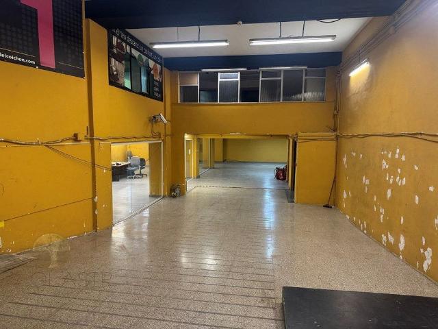 Local comercial en alquiler en calle Dels Almogàvers, Barcelona, de 1.300 m² por 6.500