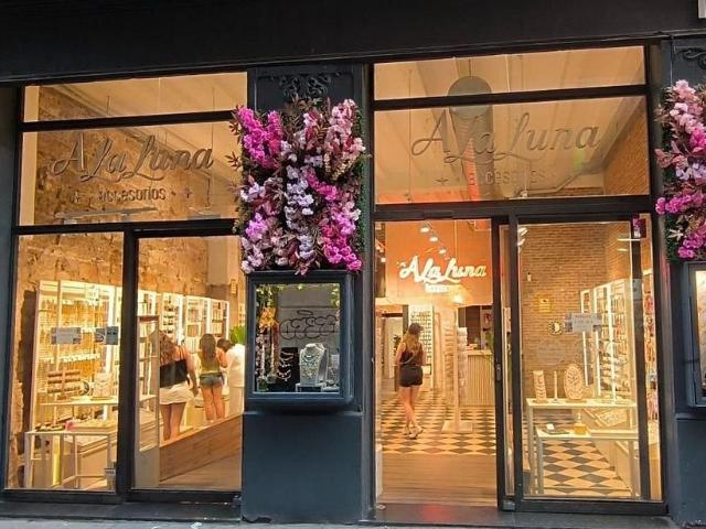 Local comercial en alquiler en calle Dels Banys Nous, Barcelona, de 180 m² 2 habitaciones por 6.250