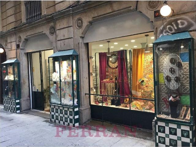 Local comercial en alquiler en calle Dels Banys Nous, Barcelona, de 240 m² por 7.500