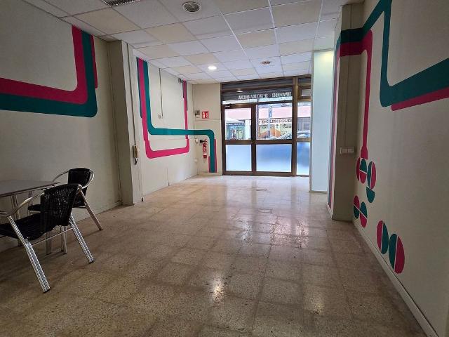 Local comercial en alquiler en calle Dels Comtes de Belllloc, Barcelona, de 150 m² 1 habitación por 1.500