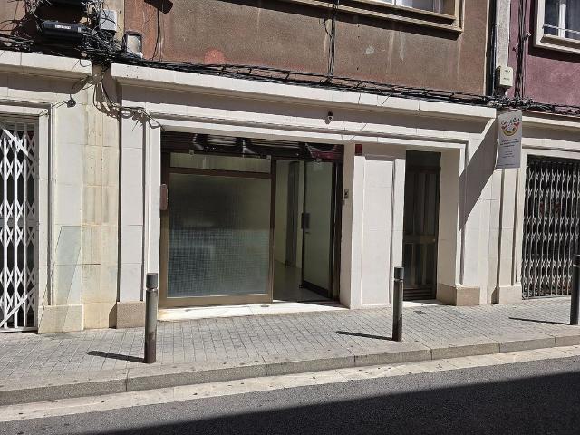 Local comercial en alquiler en calle Dels Rajolers, Barcelona, de 79 m² 3 habitaciones por 800