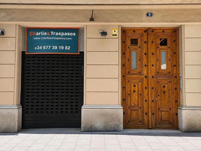 Local comercial en alquiler en calle D'enric Granados, Barcelona, de 137 m² 3 habitaciones por 4.409