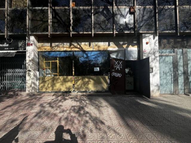 Local comercial en alquiler en calle D'entença, Barcelona, de 160 m² por 1.450