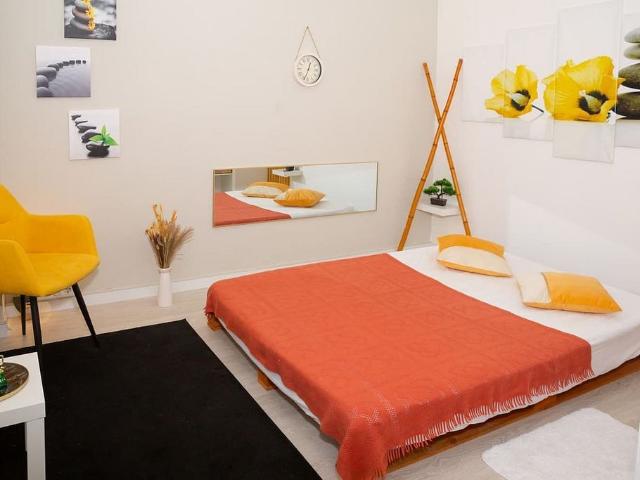 Local comercial en alquiler en calle D'espronceda, Barcelona, de 80 m² 7 habitaciones por 780