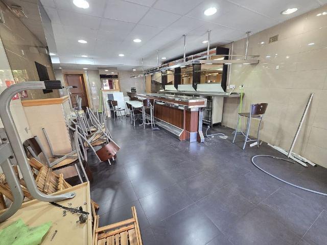 Local comercial en alquiler en calle D'hondures, Barcelona, de 56 m² 1 habitación por 750