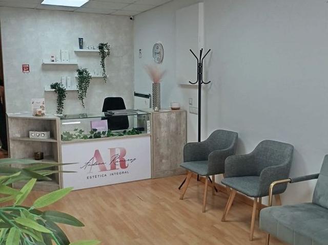 Local comercial en alquiler en calle El Camp de L'arpa del Clot, Barcelona, de 50 m² 4 habitaciones por 800
