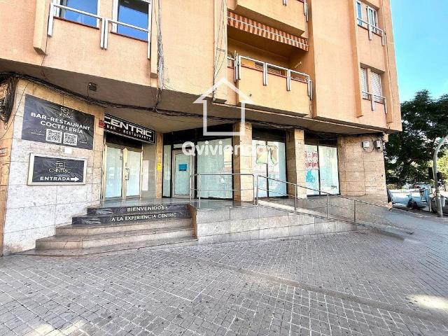 Local comercial en alquiler en calle Francesc Layret, Sabadell, de 275 m² por 1.256