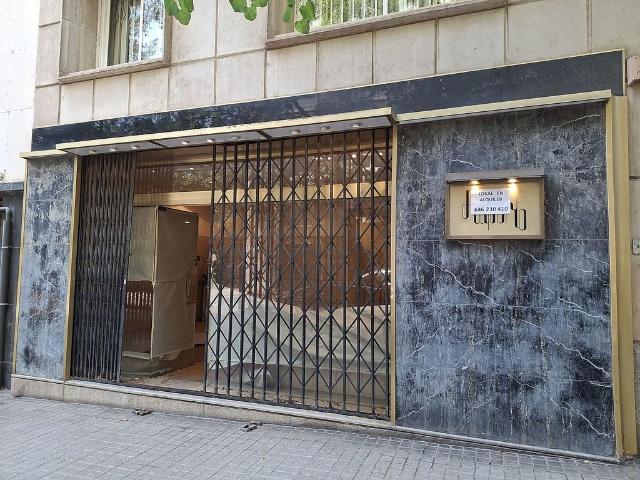 Local comercial en alquiler en calle Francesc Pérez Cabrero, Barcelona, de 190 m² 3 habitaciones por 5.500